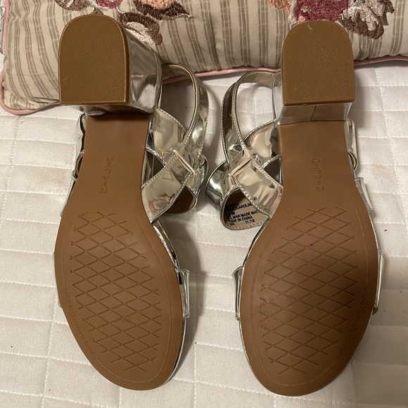 RIALTO Silver Sandals size 7.5 - Picture 6 of 6